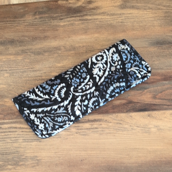 Vera Bradley Handbags - Vera Bradley Paisley Noir Curling & Flat Iron Cover Travel Bag M548